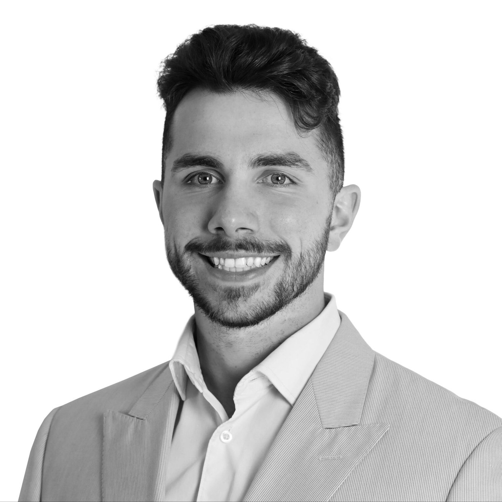 Portrait professionnel de Jean-Christophe Verret, courtier immobilier résidentiel à Magog, œuvrant dans la vente de maisons et terrains.